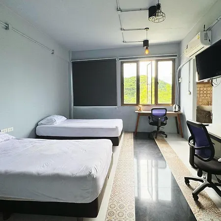 Oyo 75465 Lucky Hostel - Huai Khwang
