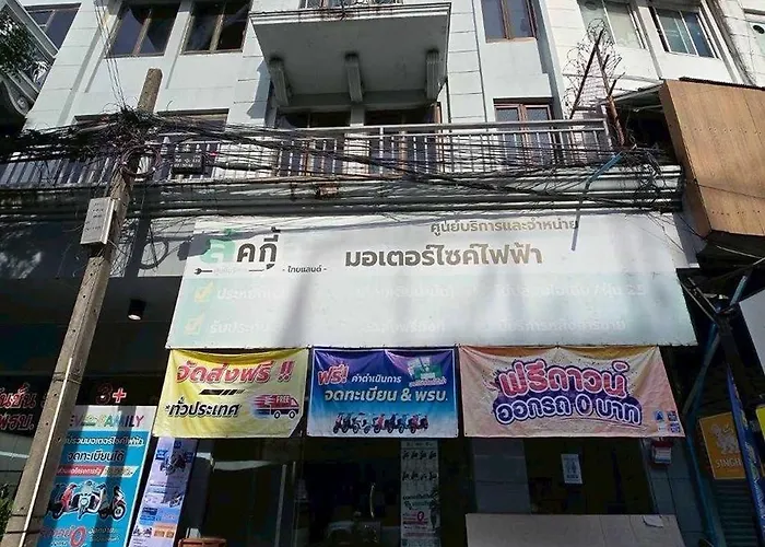 Hostel Sukhum Huai Khwang *