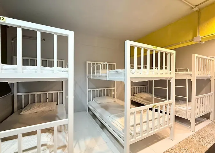 Hostel Sukhum Huai Khwang *