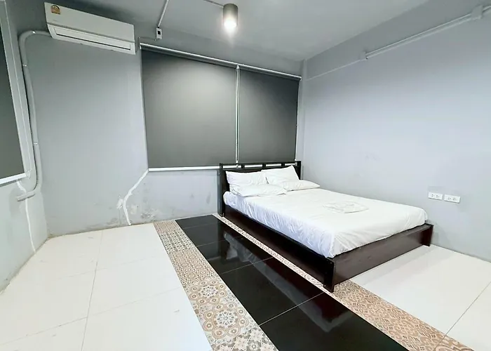 Hostel Sukhum Huai Khwang *