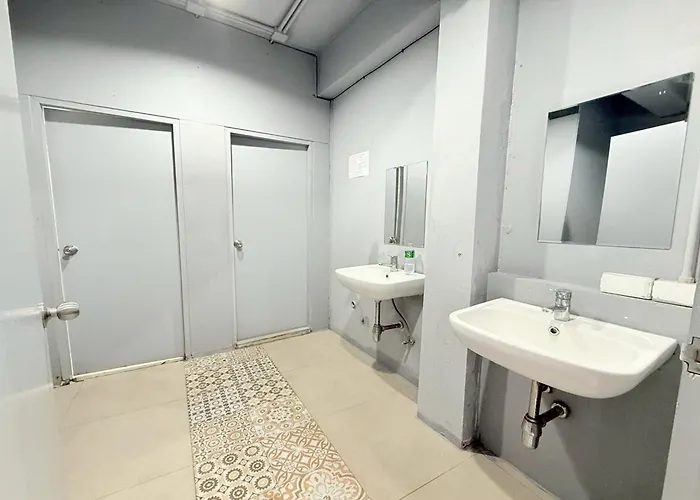 Hostel Sukhum Huai Khwang Bangkok