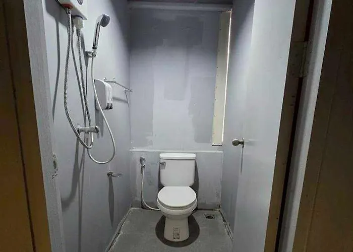 Sukhum Huai Khwang Hostel